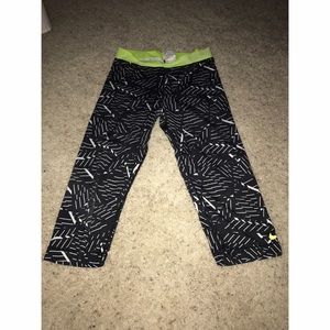 NIKE CAPRI LEGGINGS