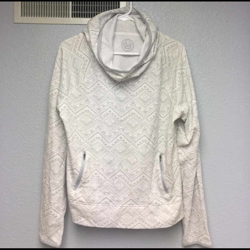 Unique hooded sweatshirt w front zipper pockets