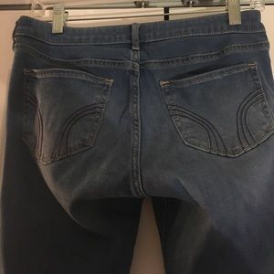 Hollister 7R Medium Wash Skinny Jeans