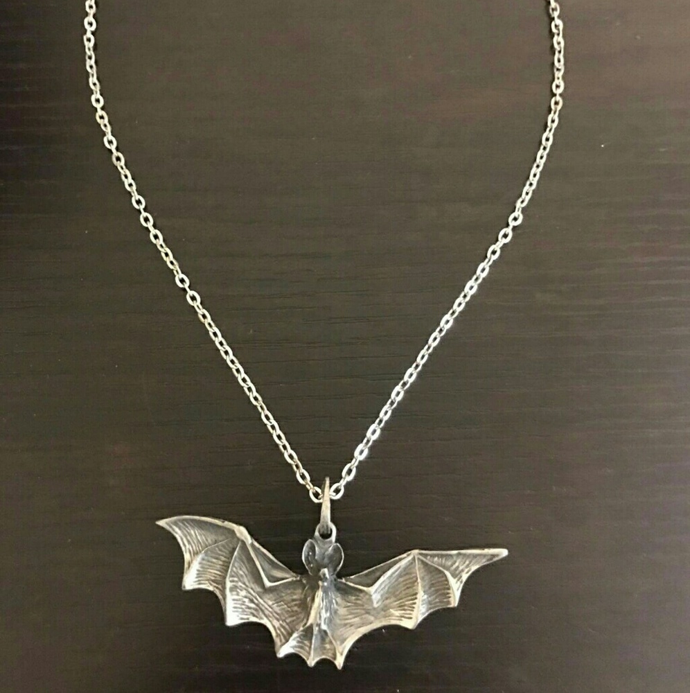 ^v^ Rare Gothic Bat necklace-Pewter ^v^