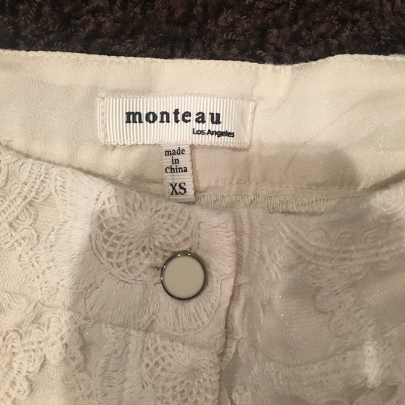 MONTEAU WHITE LACE SCALLOPED SHORTS - Picture 2 of 3