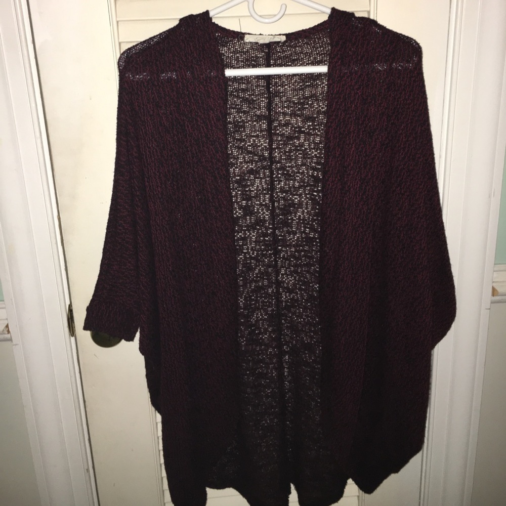 Light cardigan, quarter length sleeves