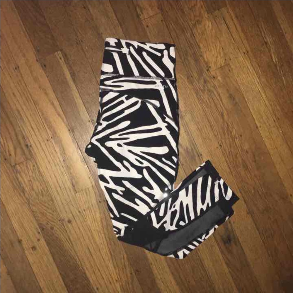 Nike crop legging SOLD