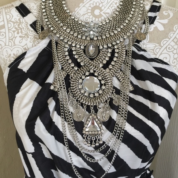 Black & White Striped Sleeveless Summer Dress - Picture 4 of 8