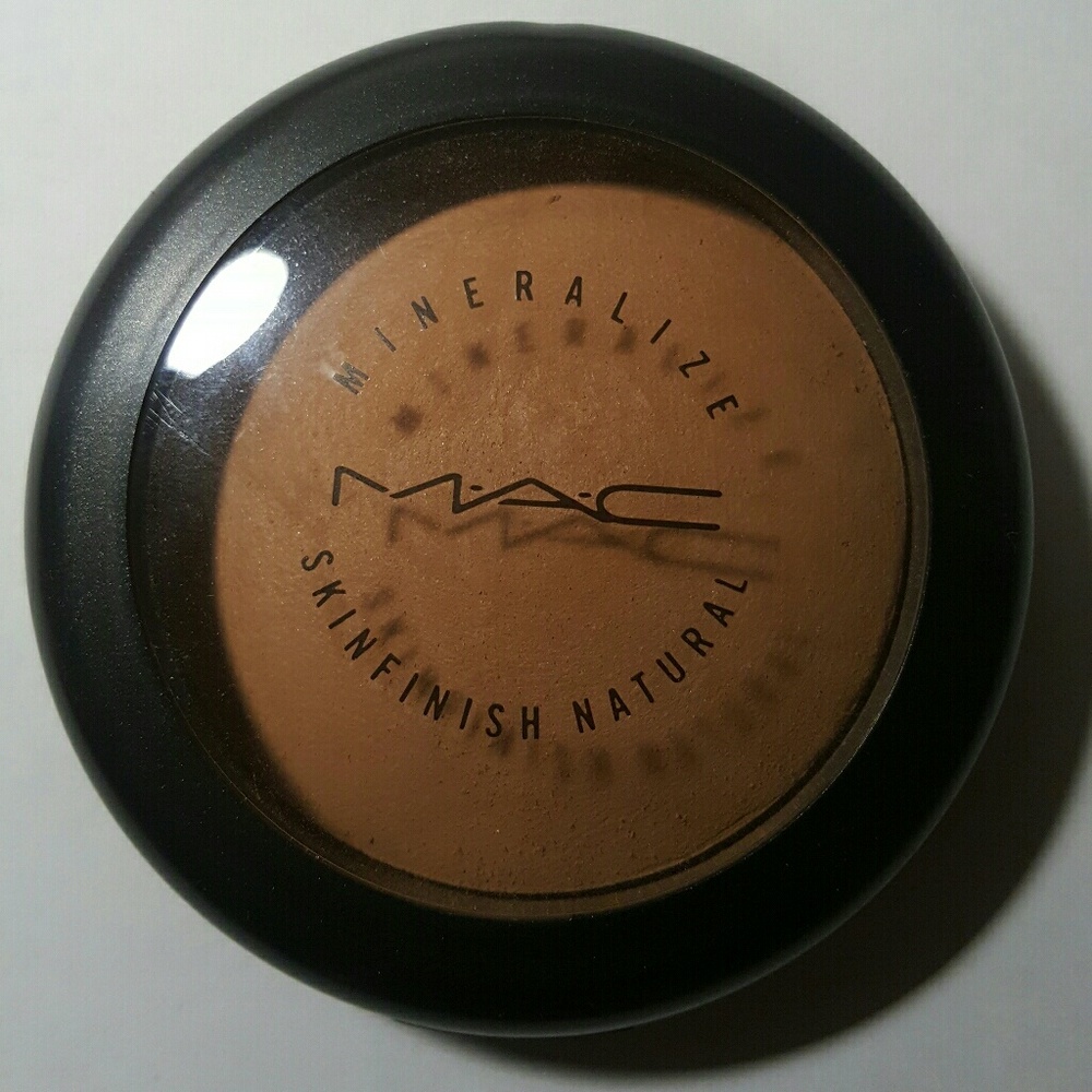 MAC COSMETICS GIVE ME SUN MINERALIZED SKIN FINISH