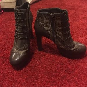 Gianni Bini like new ankle boots 6.5