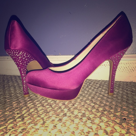 Magenta pumps! - Picture 1 of 2