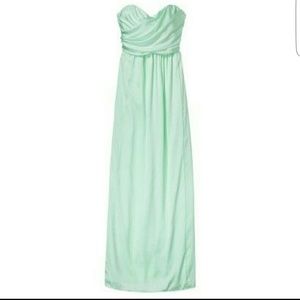 Beautiful NWOT mint green Tevolio formal gown