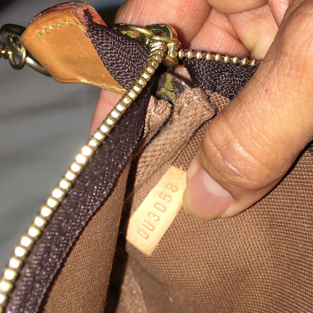 💯% authentic Louis Vuitton mini porchette - Picture 2 of 7