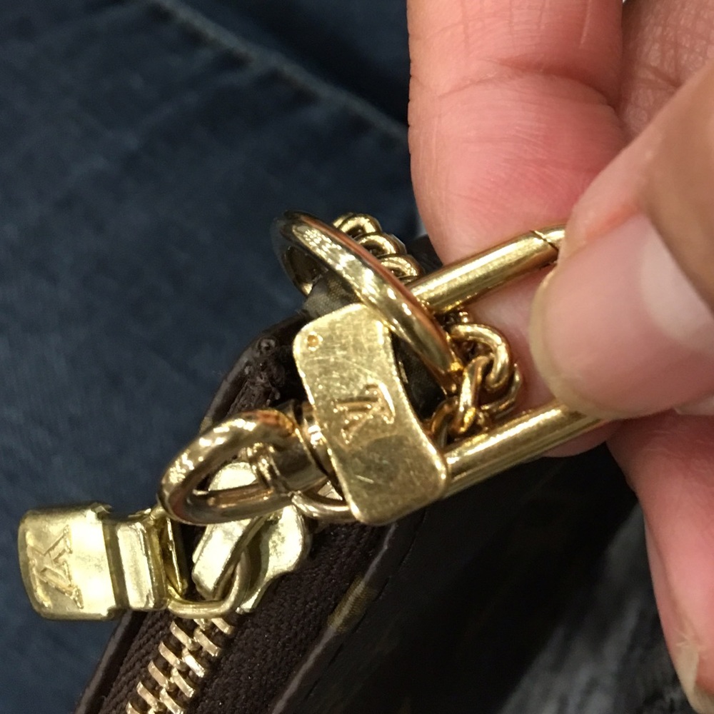 💯% authentic Louis Vuitton mini porchette - Picture 6 of 7
