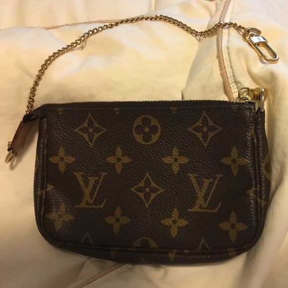 Handbags - 💯% authentic Louis Vuitton mini porchette