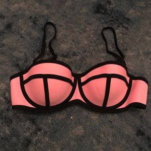 Triangl bikini top