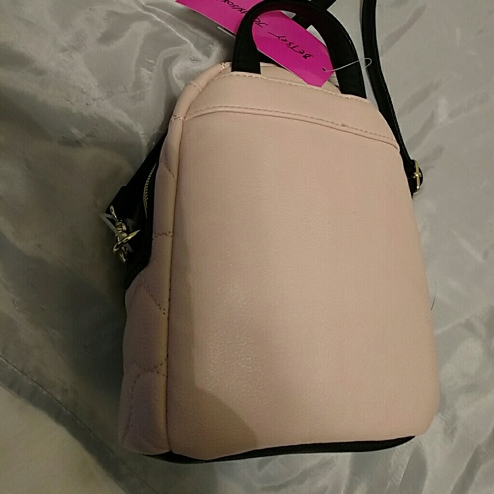 Hold. Betsey johnson conv xbody NWT - Picture 3 of 4