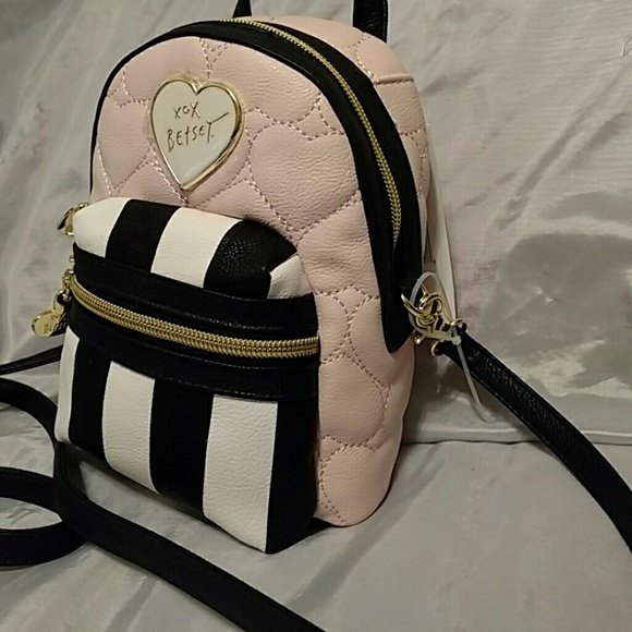 Hold. Betsey johnson conv xbody NWT - Picture 2 of 4