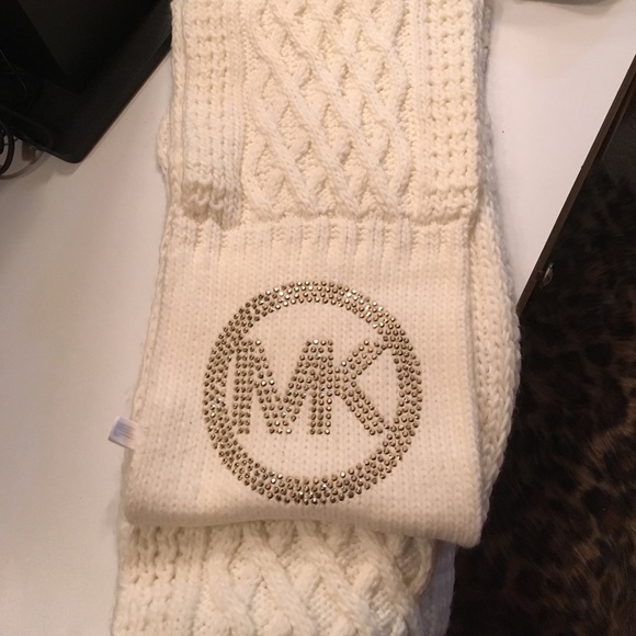 Michael Kors cable knit infinity scarf - Picture 1 of 4