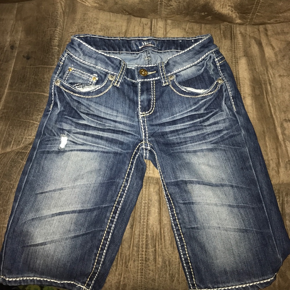 Dark washed Capris