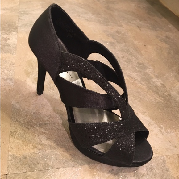 Fioni Night- black/shimmer strappy heels | 6.5 W - Picture 5 of 5