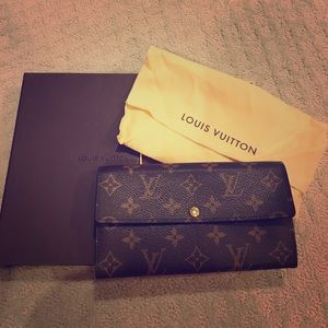 Authentic Louis Vuitton Monogram Sarah Wallet