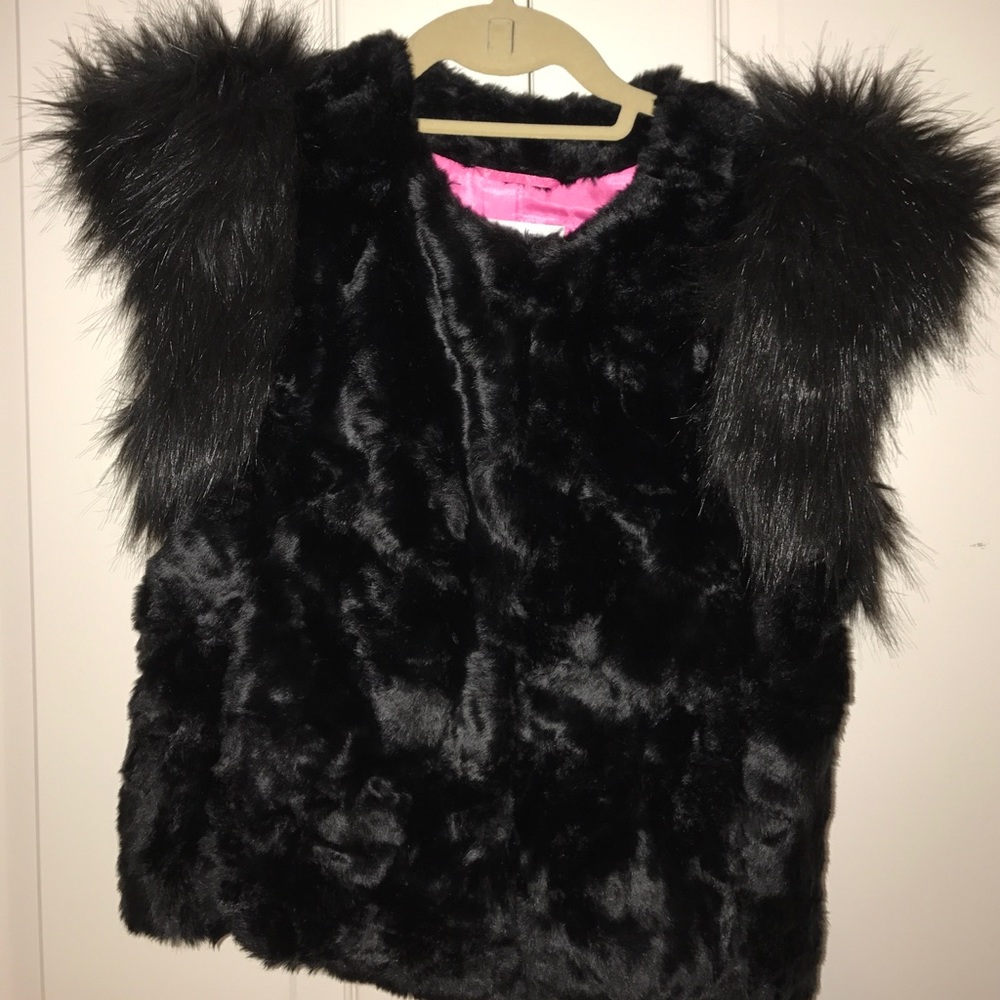 Black faux fur vest with fur detail on shoulder