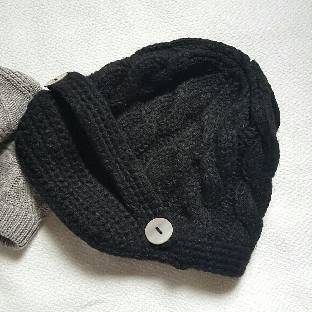 Women's Black Cable Knit Beanie Cap