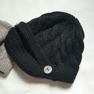Women's Black Cable Knit Beanie Cap