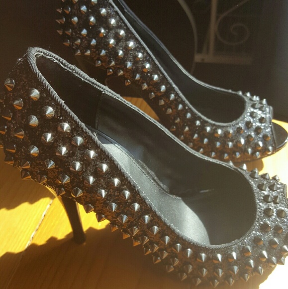 Heels - Picture 2 of 2