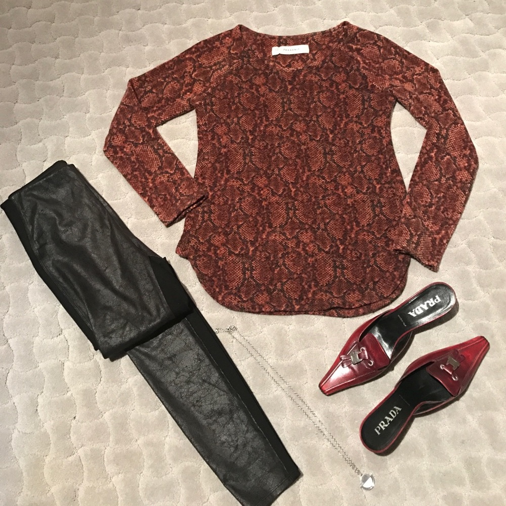ZARAKNIT TOP. Perfect w Everything.