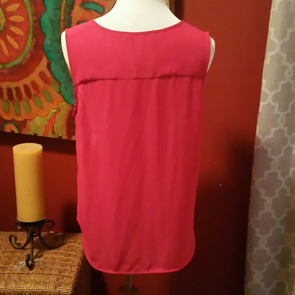 Pink flowy sleeveless blouse - Picture 2 of 3