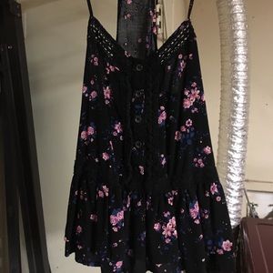 Very cute top! Perfect for summer !