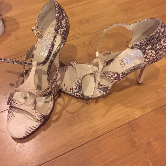 Michael Kors heels with neutral pattern - Picture 2 of 3