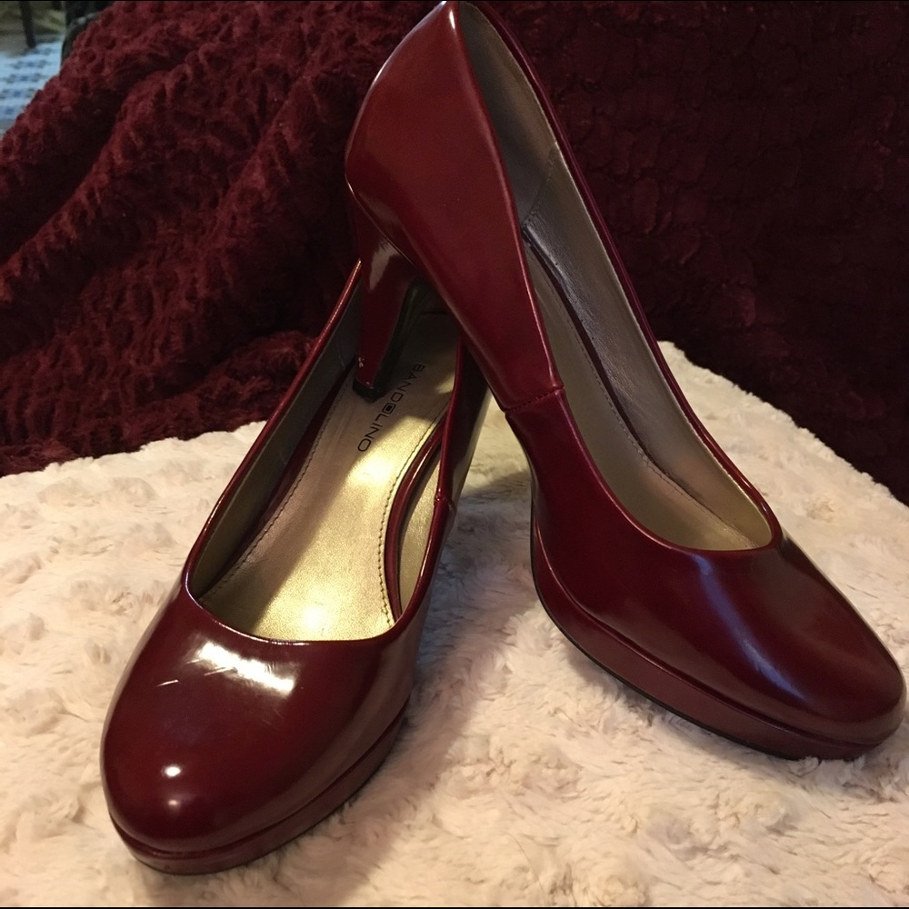 Bandolino candy apple red patent platform pumps!