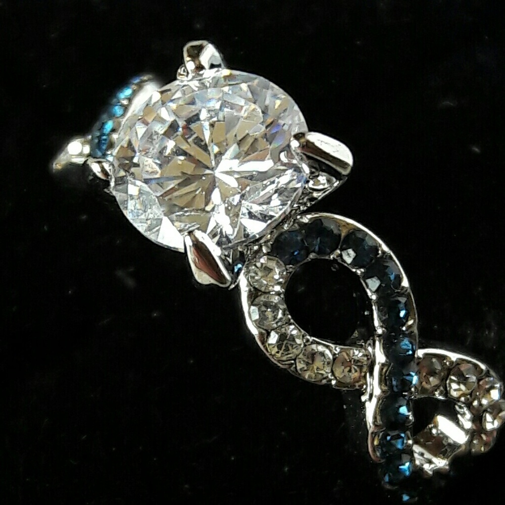 White & Blue CZ solitare Sz 7