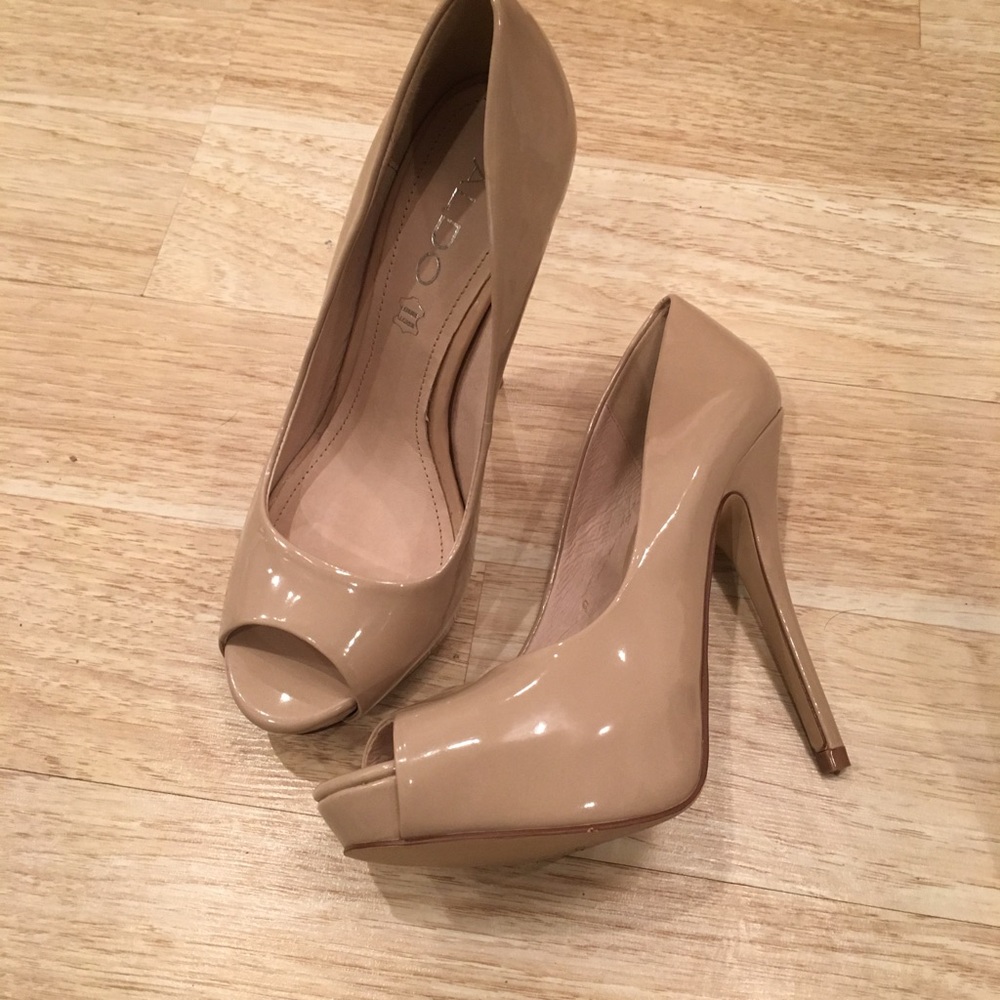 Aldo nude peep toe pumps