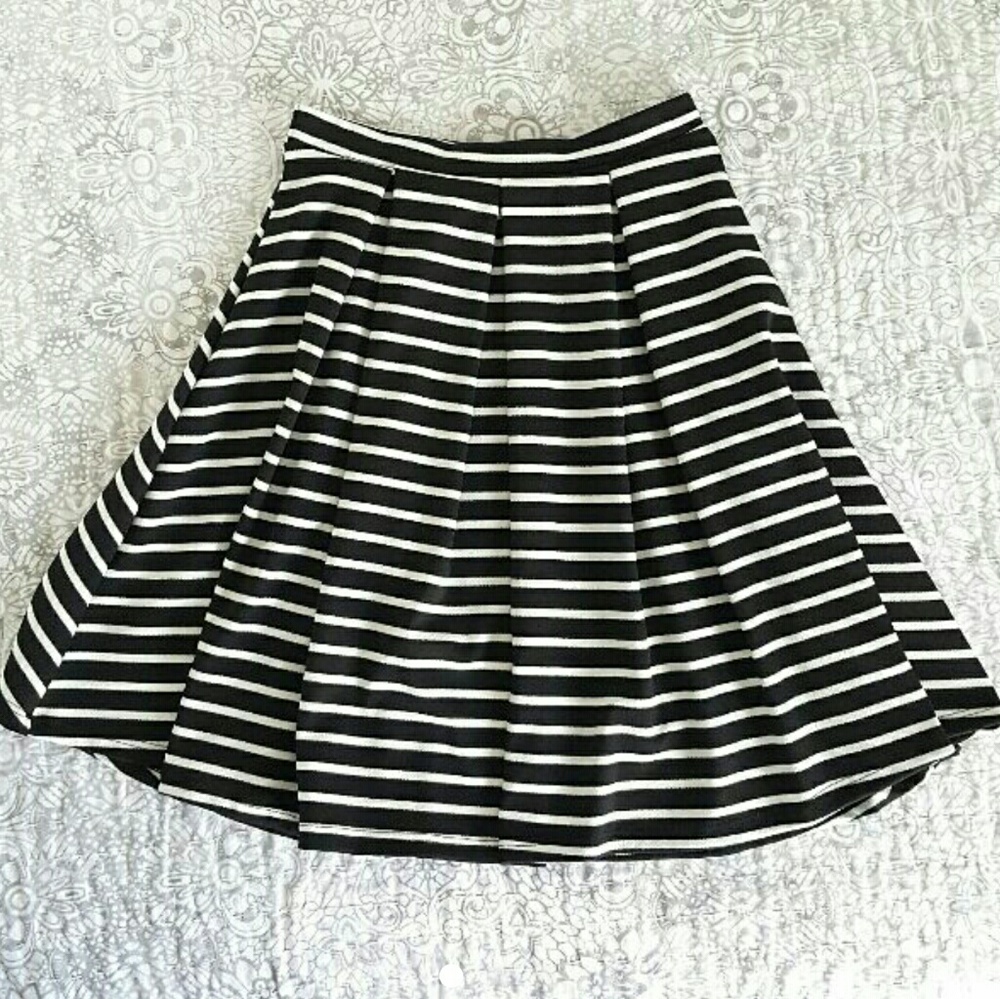 NWOT Women's Black Striped Circle Skirt S