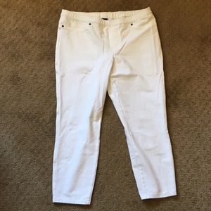 white Capri leggings