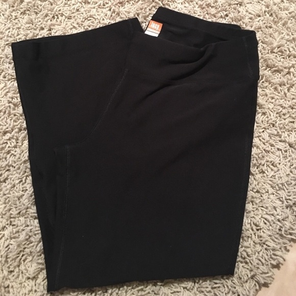 Black Lucy Capris - Picture 1 of 3