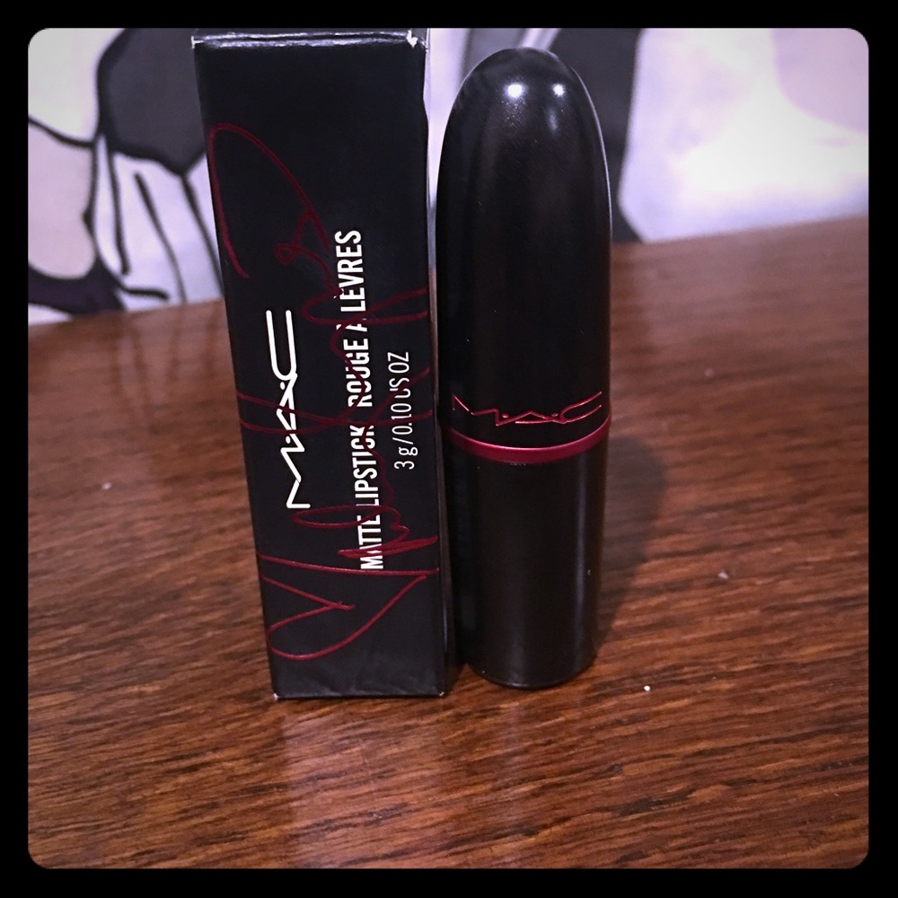 MAC Matte lipstick Viva Glam Miley Cyrus 2