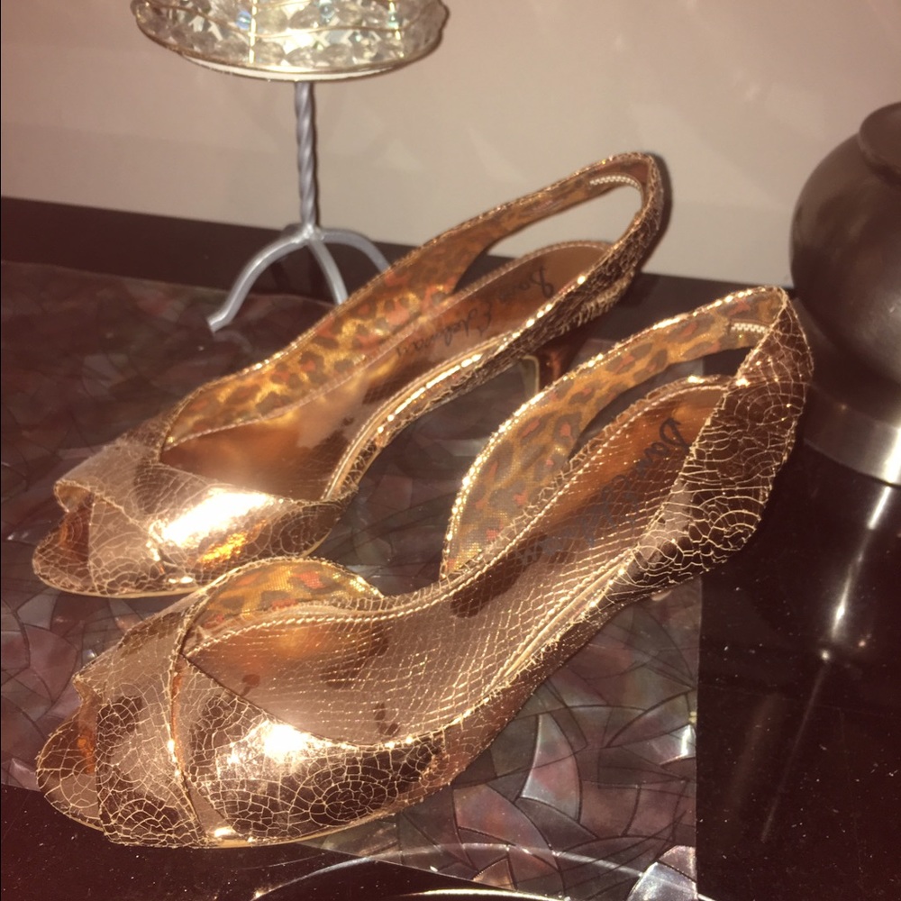 👠👠Eye catching pumps~