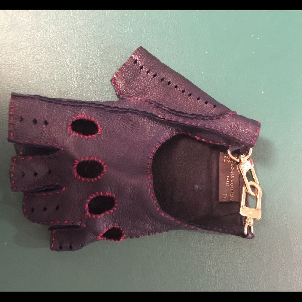 Gloves - Picture 2 of 2