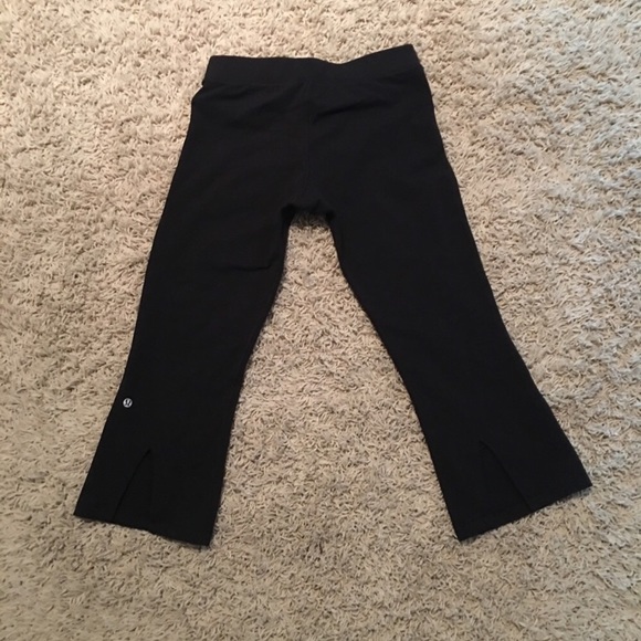 LuluLemon Black Capris - Picture 1 of 4