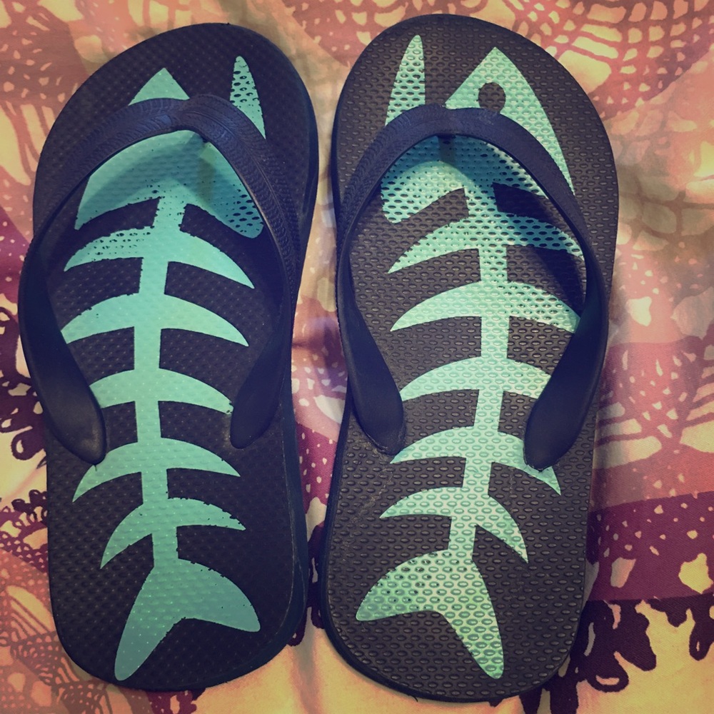 The children's place flip flops
