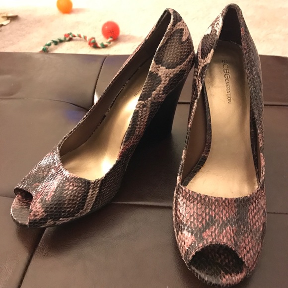 BCBGeneration foux snakeskin open toe wedges. - Picture 2 of 2