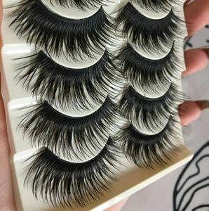 Dramatic eyelashes
