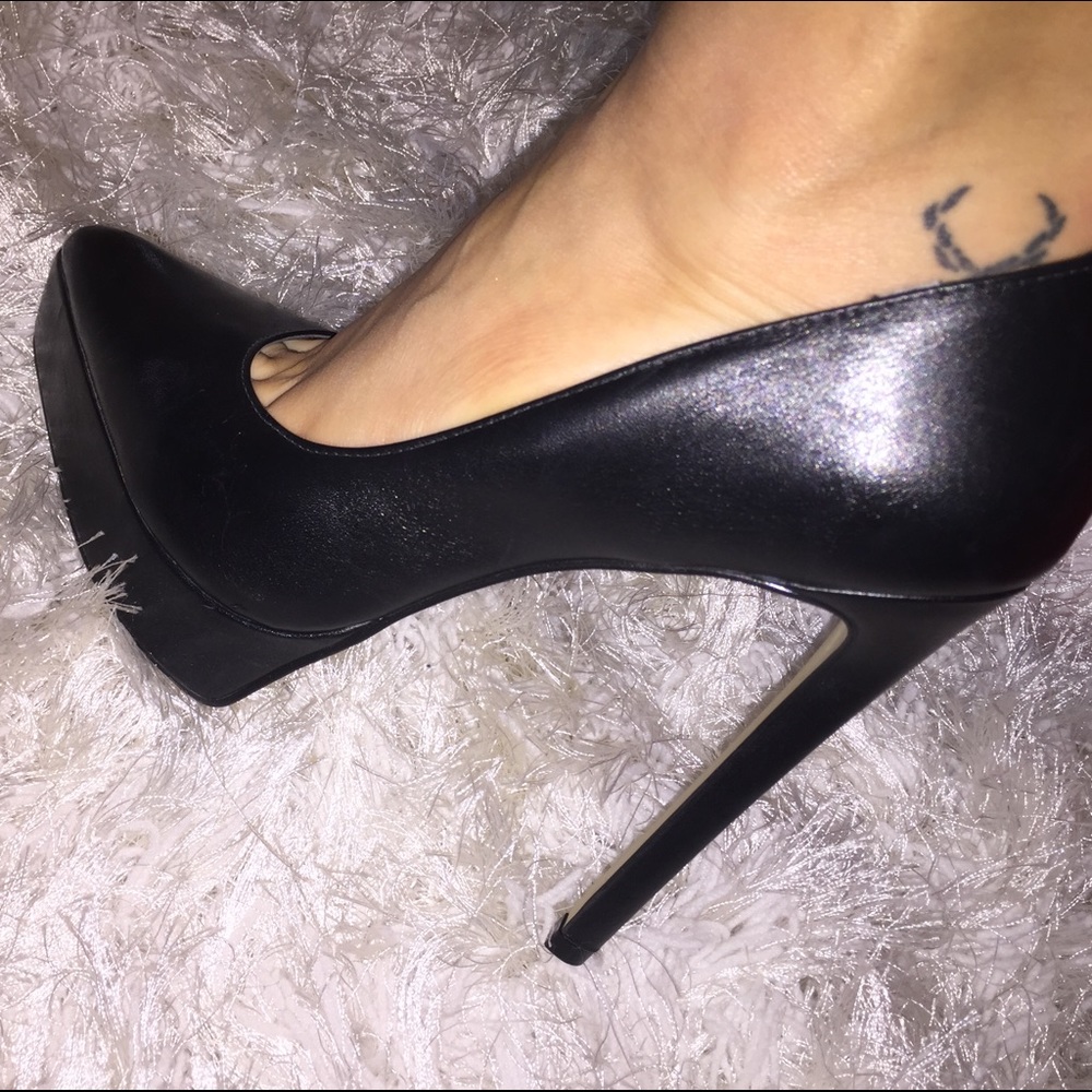 BLACK ALDO PUMPS