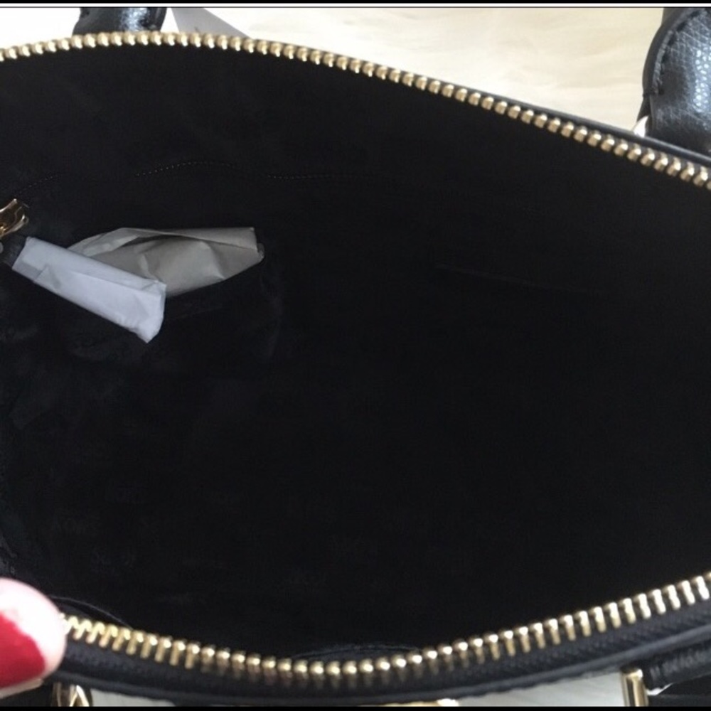 New! 🎉HP 10/26/17🎉MICHAEL KORS satchel - Picture 4 of 5