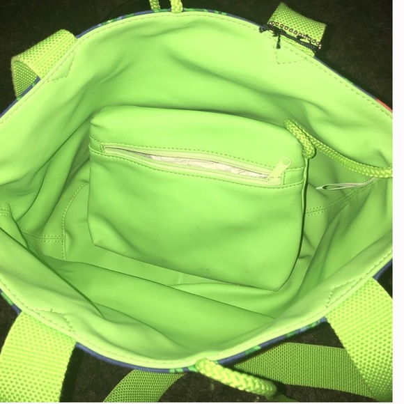 NWT Reversible tote by Liz Claiborne - Picture 7 of 7