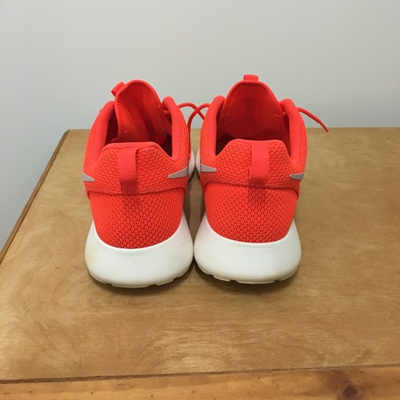 Orange Nike roshe runs - Picture 2 of 4