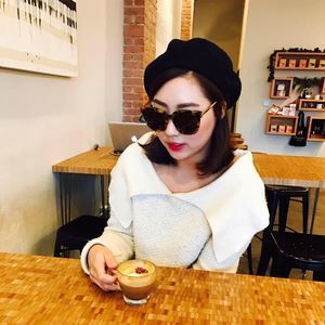 Meet your Posher, Elaine