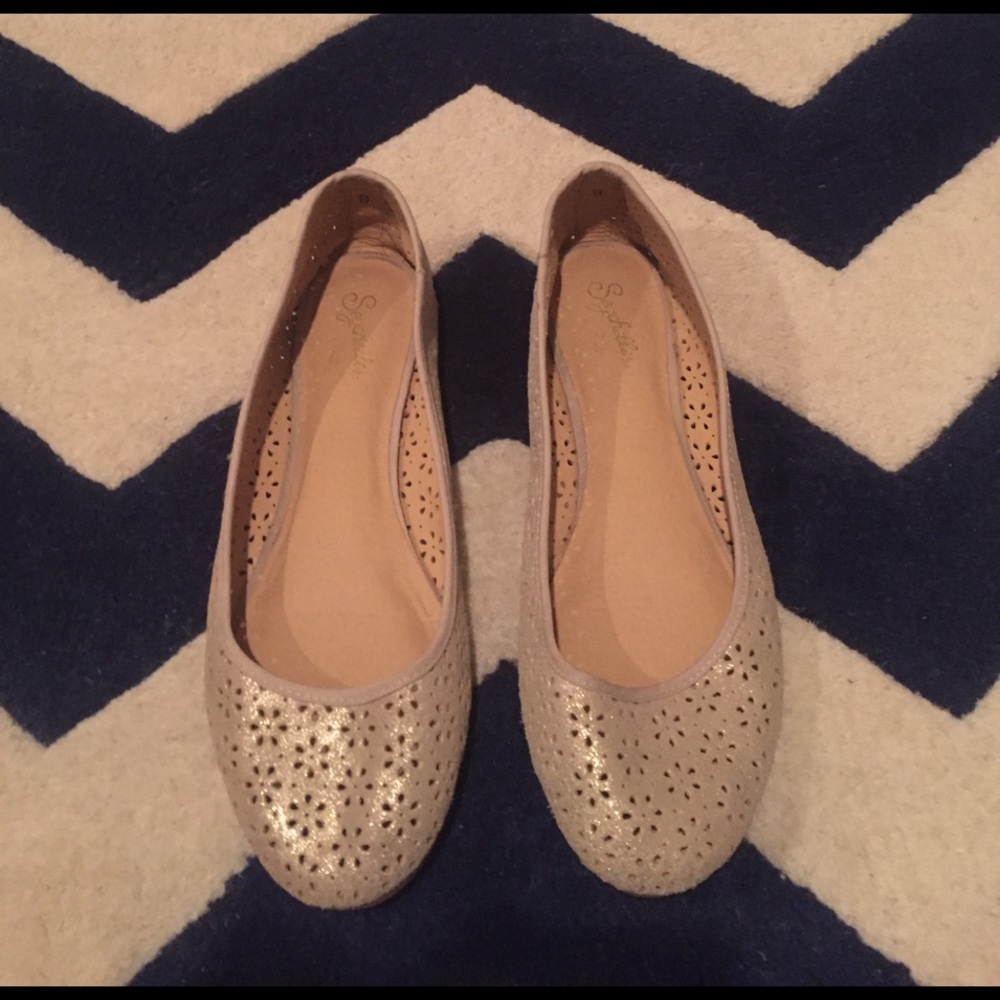 Seychelles Metallic Laser Cut Flats - Brand New 9