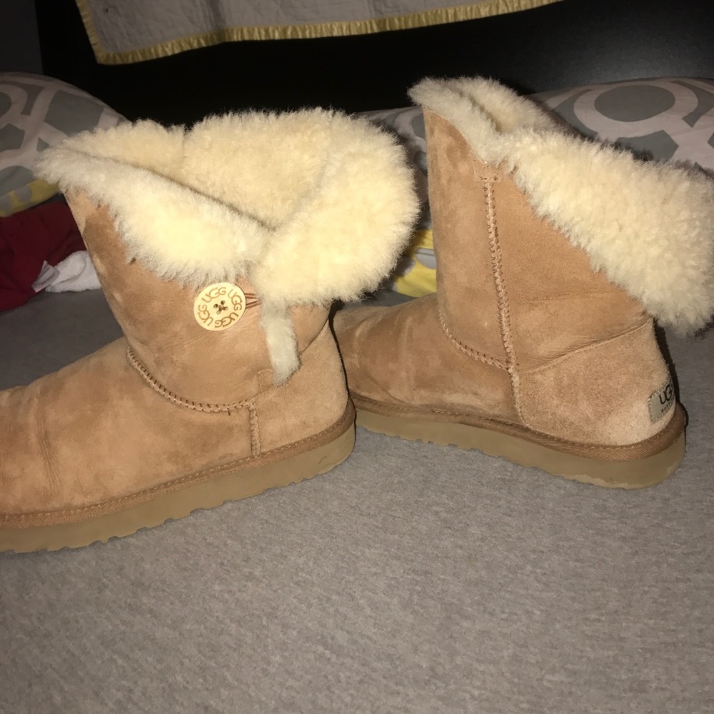 uggs - Picture 2 of 4